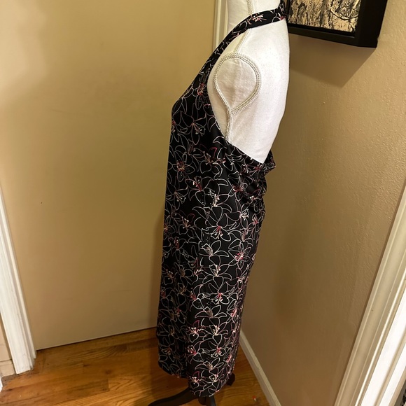 Caslon halter dress. L .. Sexy and sleek. - Picture 4 of 7